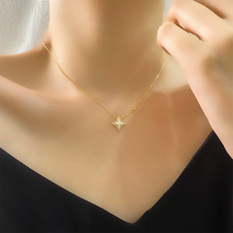 Miss Star Necklace - Gold