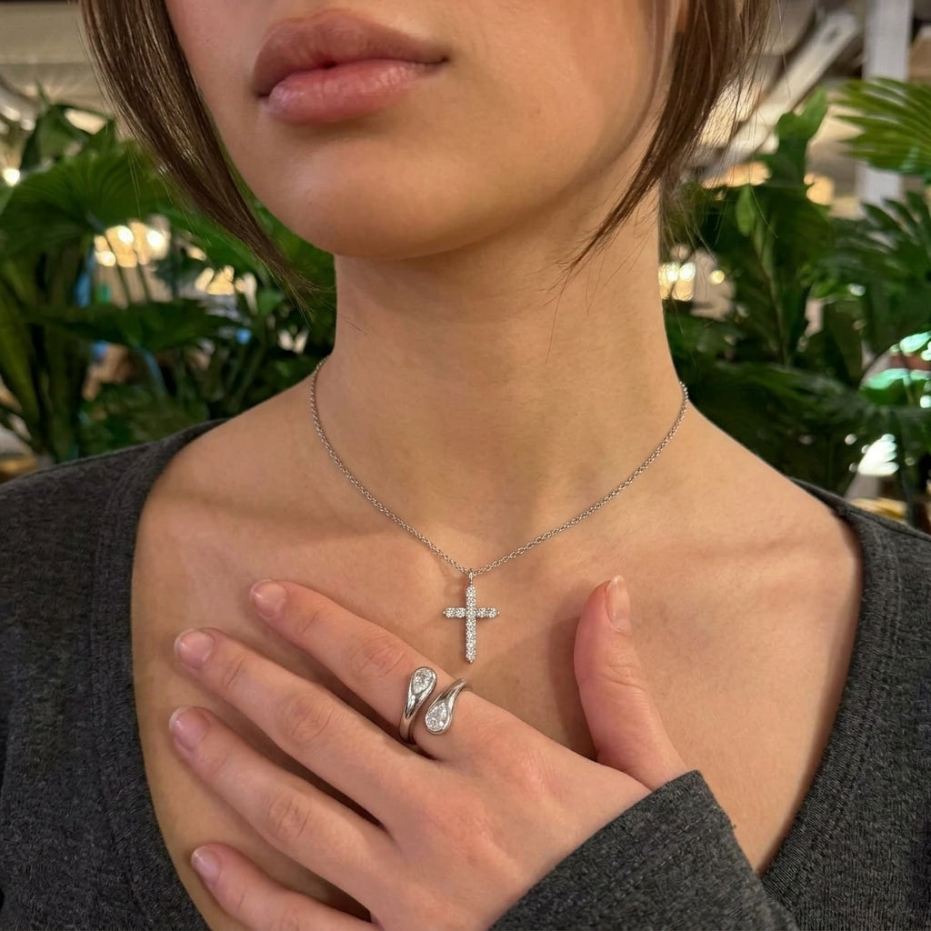 Lilia Cross Necklace - Silver