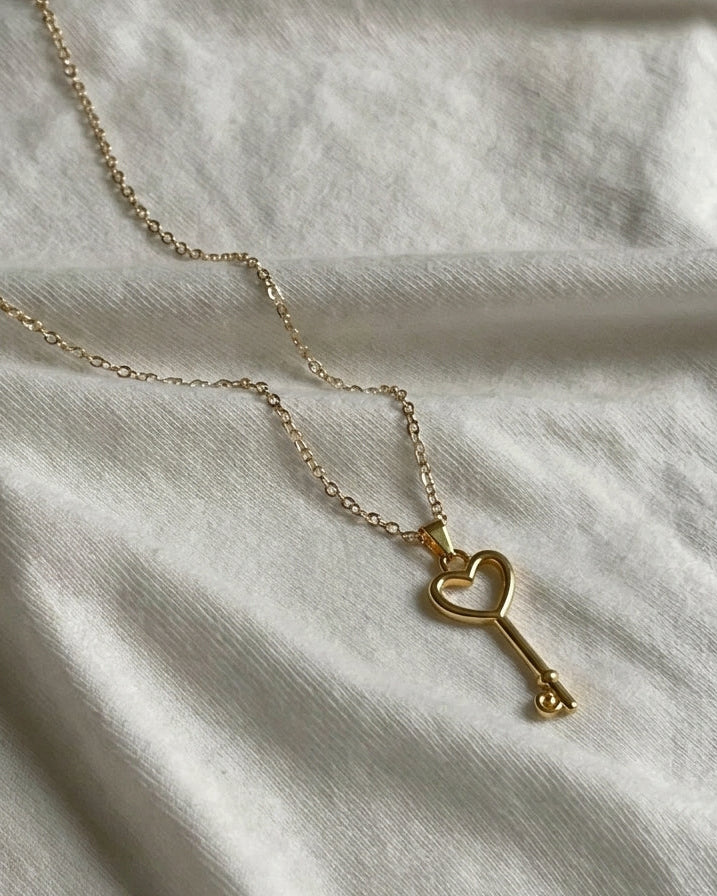 Gia Lock Necklace - Gold